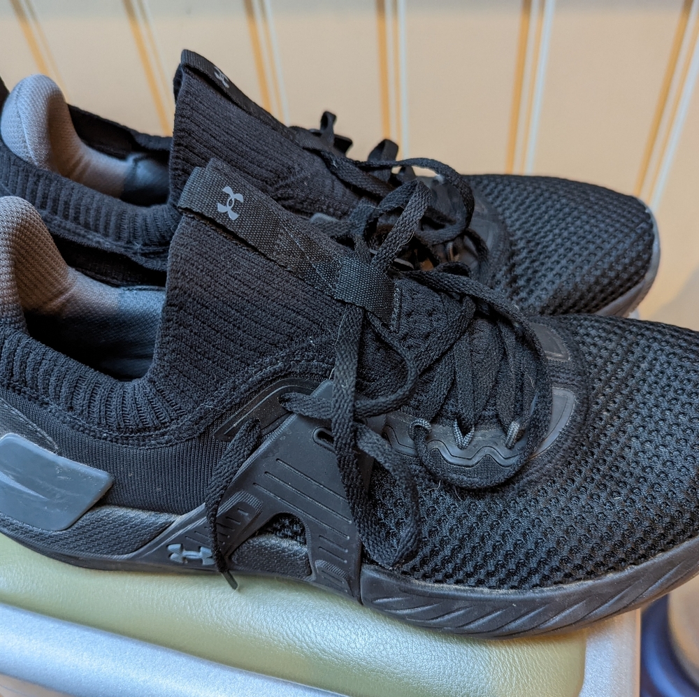 Under Armour Men's Black Athletic Running Shoes